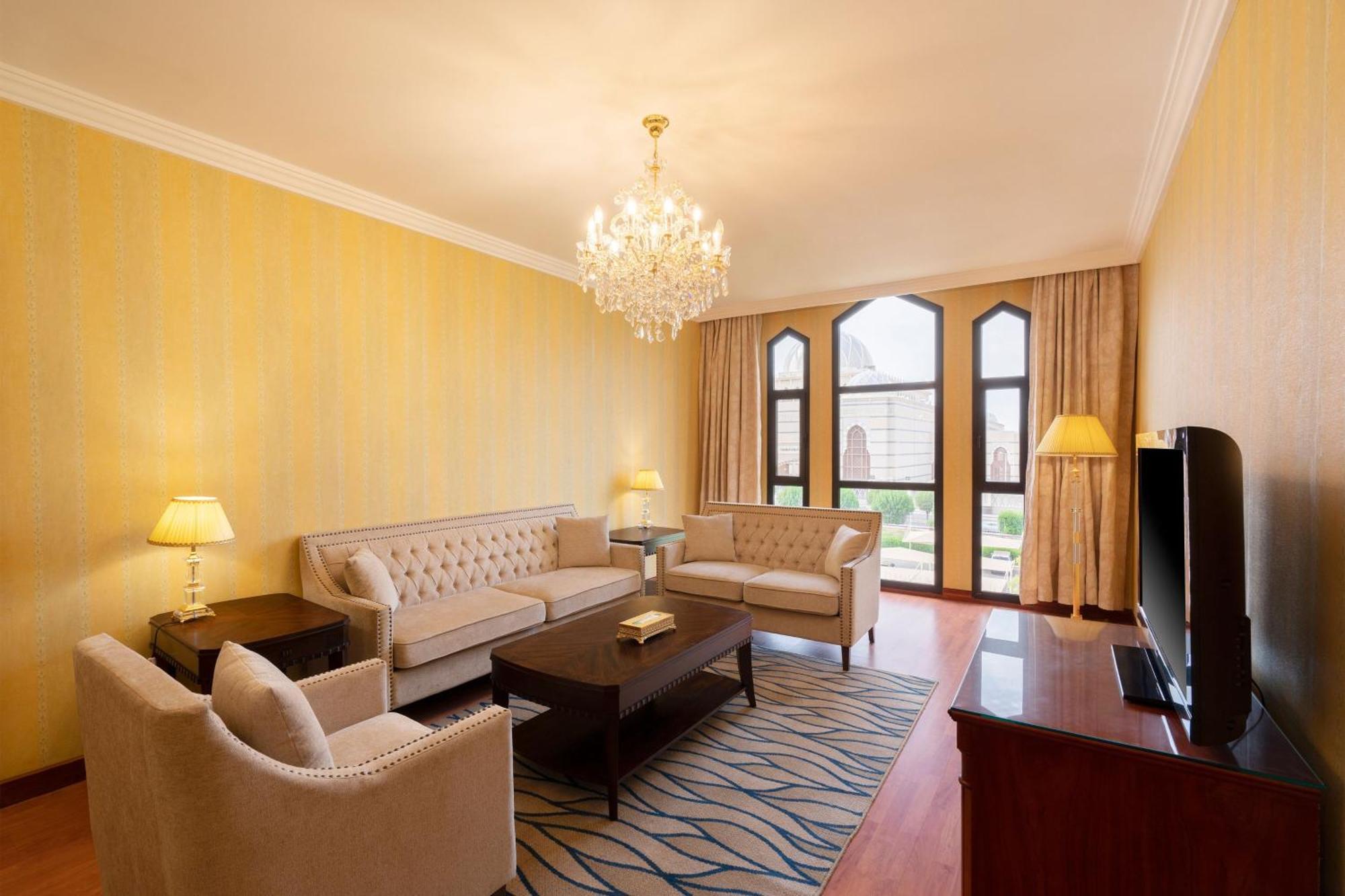 Le Meridien Medina Luaran gambar Living room